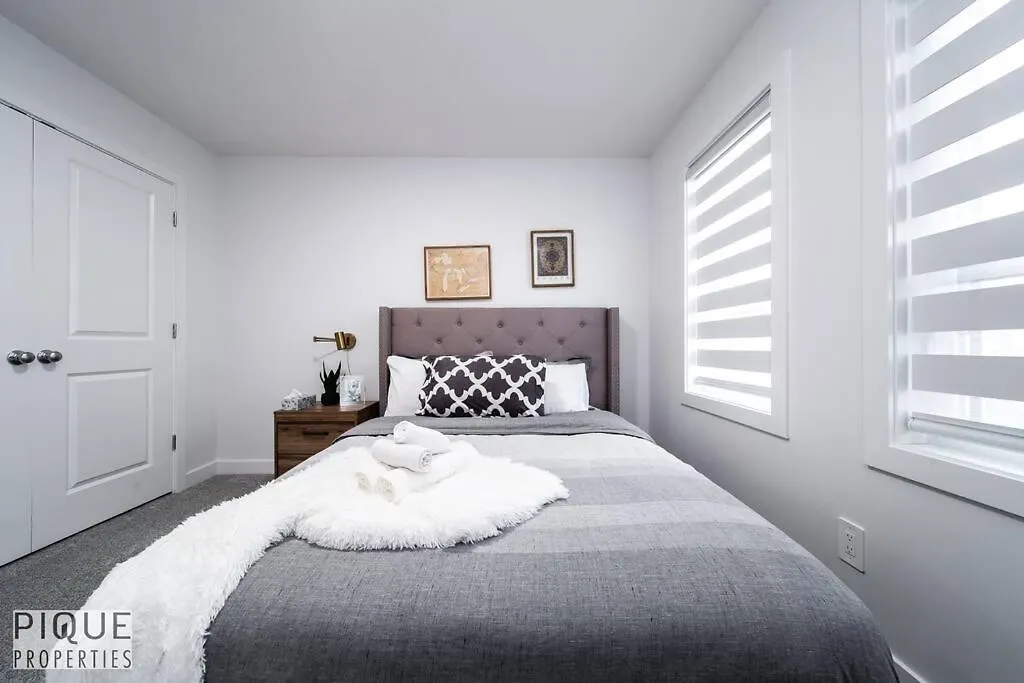 Holiday home Urbanutopia*Luxury Home*King Bed*Patio/Bbq*Sleep16 Edmonton Canada